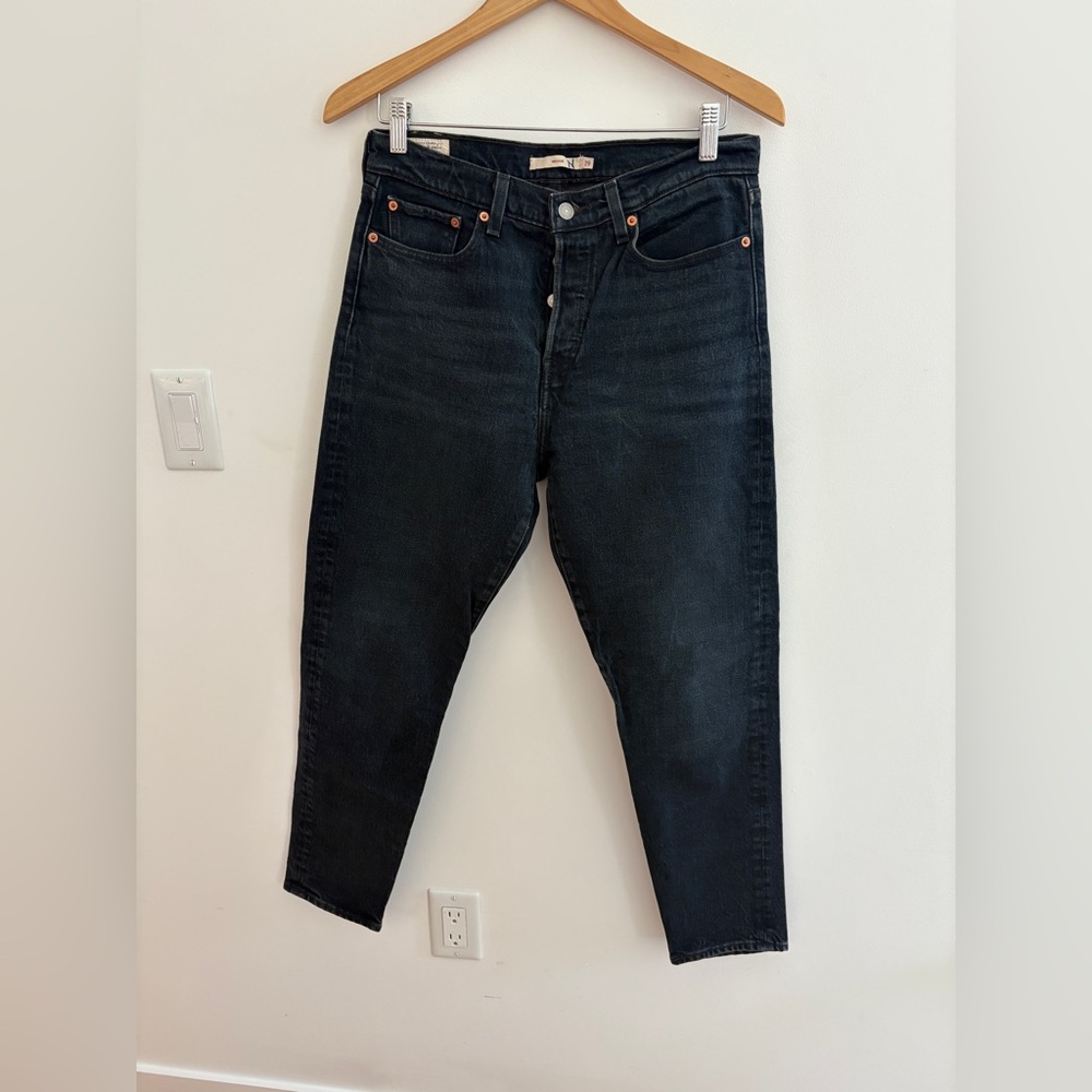 Levi’s black Wedgie jeans size 29